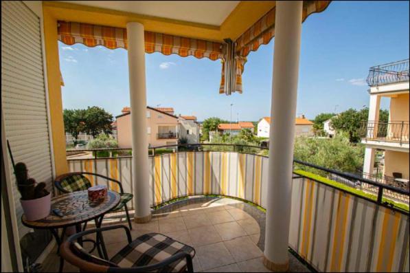 פורץ Appartement Sunny Maj מראה חיצוני תמונה